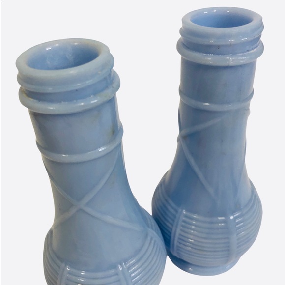 Vintage Jeanette Blue Milk Glass Salt & Pepper Shakers - Picture 4 of 9
